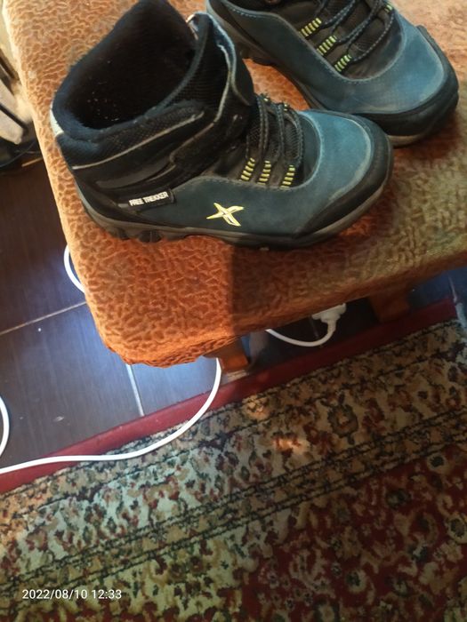 Продам кроссовки на мальчика