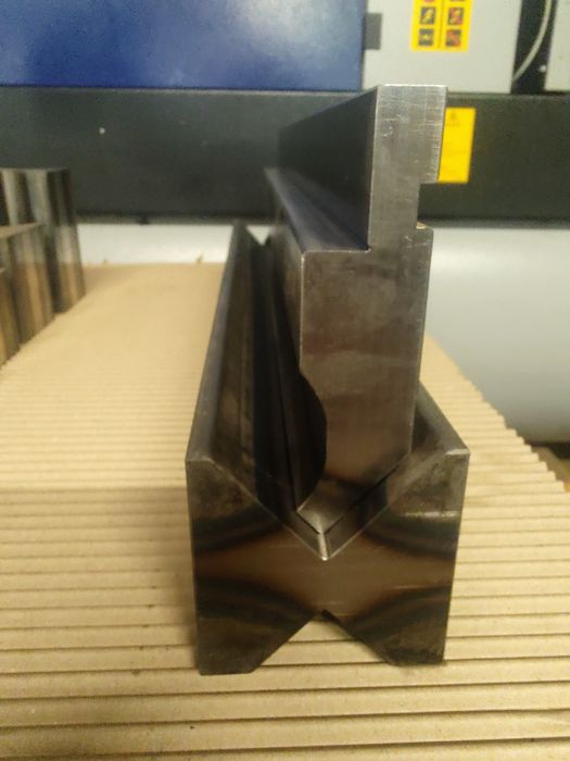 Prisme si cutite abkant