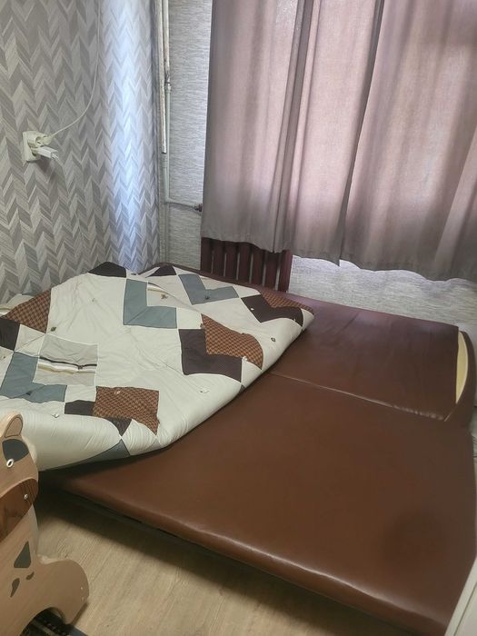 Двуспальная кровать
