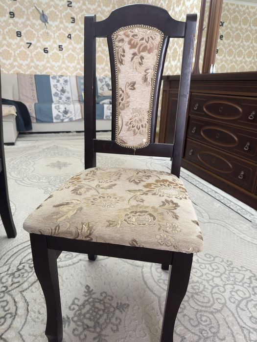 Продам стол гостинный