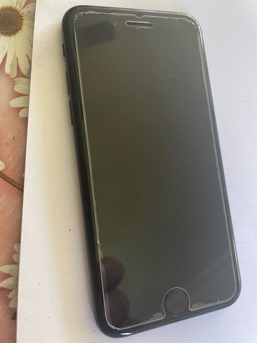 Продавам телефон IFHONE SE