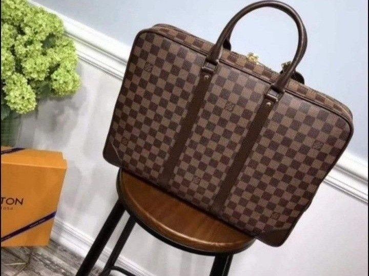 Genti laptop Louis Vuitton,curea detasabila, model unisex, saculet,eti