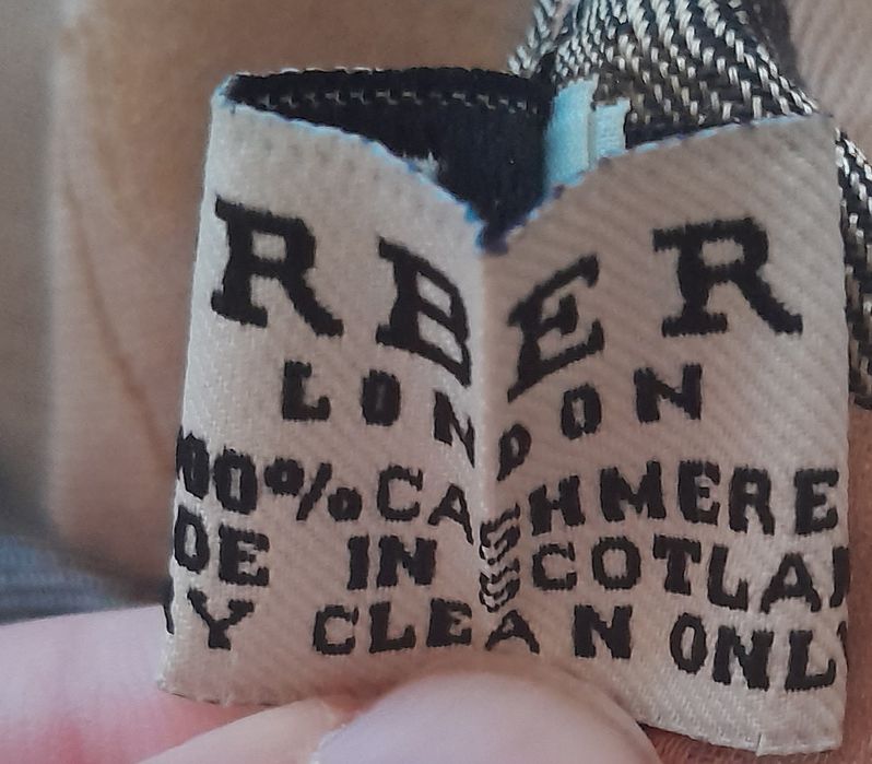 Оригинален кашмирен шал на BURBERRY