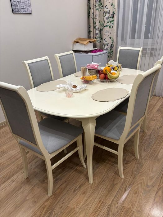 Продам стол и стулья (дерево)