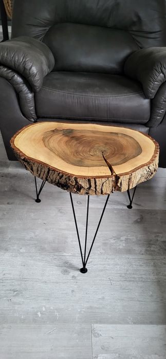 Столик из спила ореха