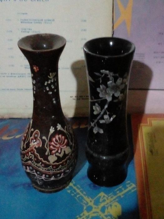 Вазы  разные стеклянные и другие