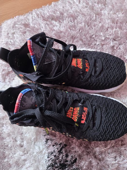 Adidași Armani, Lebron