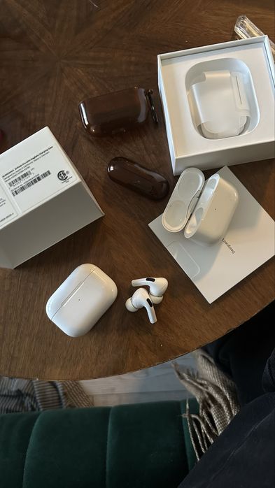 Наушники Airpods Pro (оригинал) + 2 кейса + чехол + коробка