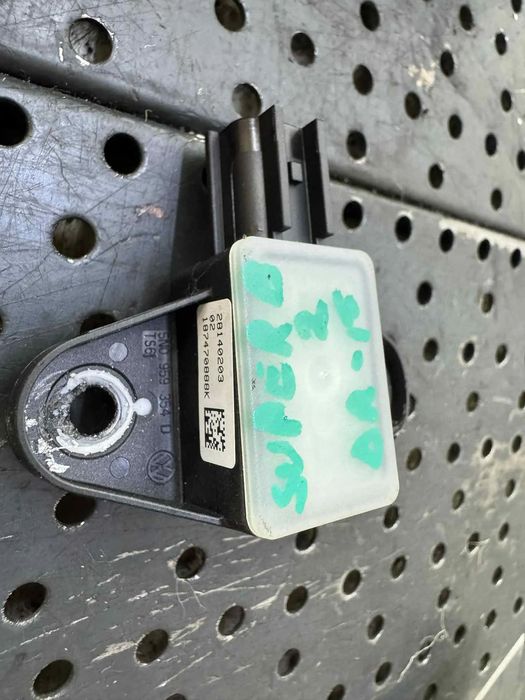 Senzor impact dreapta fata skoda superb 2 3t facelift 5n0959354d