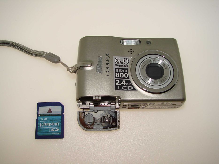 Nikon Coolpix L11 - Надежден и Компактен фотоапарат 6MP, 3x оптичен