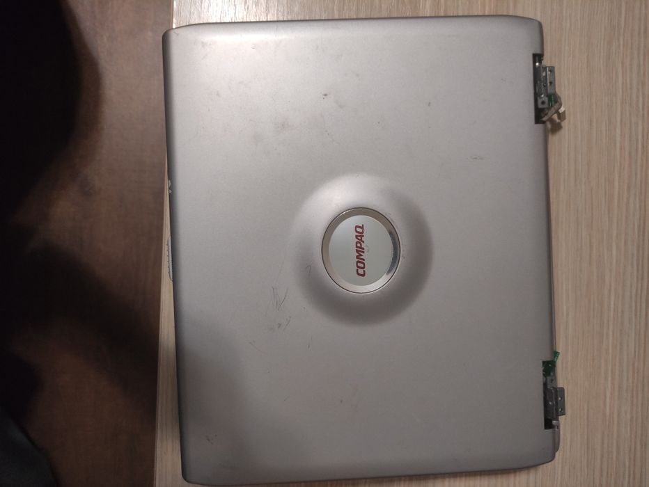 Vând laptopuri pt dezmembrat HP presario, Fujitsu Siemens Amilo