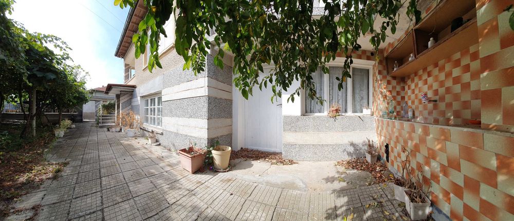 Къща с. Партизанин. Център