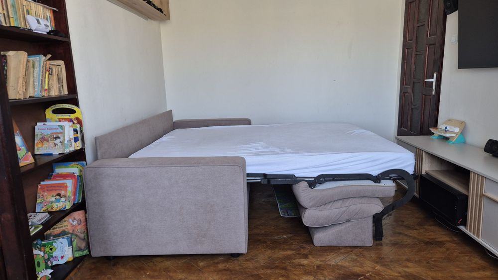 Vand Apartament la CHEIE !!! 2 camere