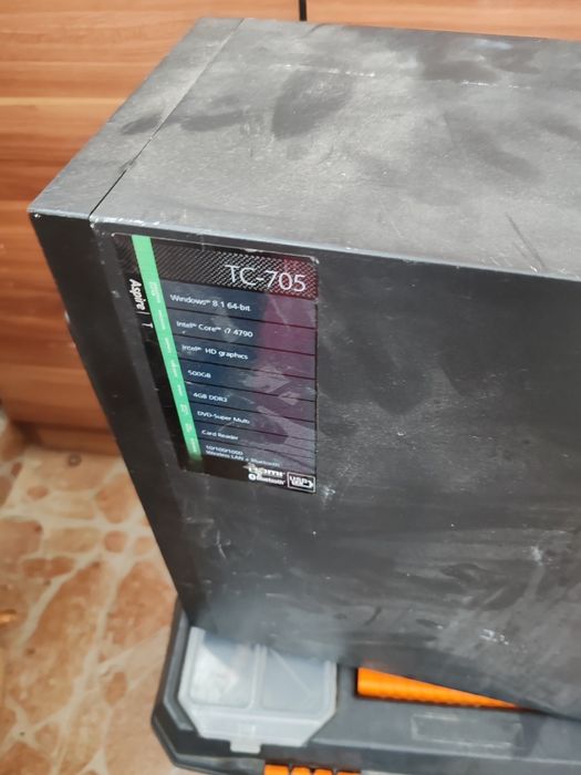 Vând schimb 2  Unități PC: 1x Intel i7 t & 1x de birou slim