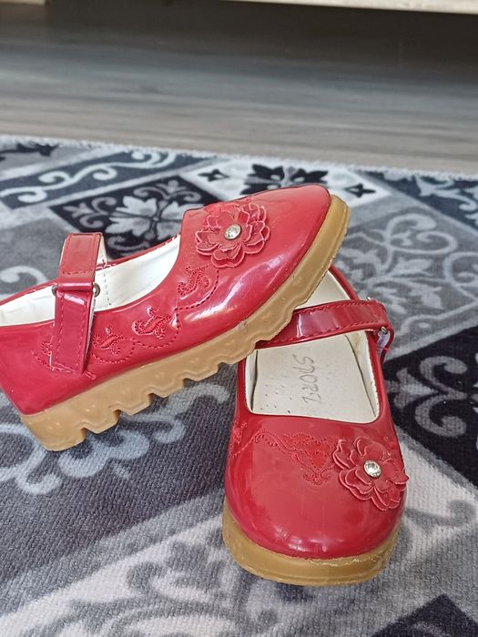 Adidasi, ghetuțe și pantofiori