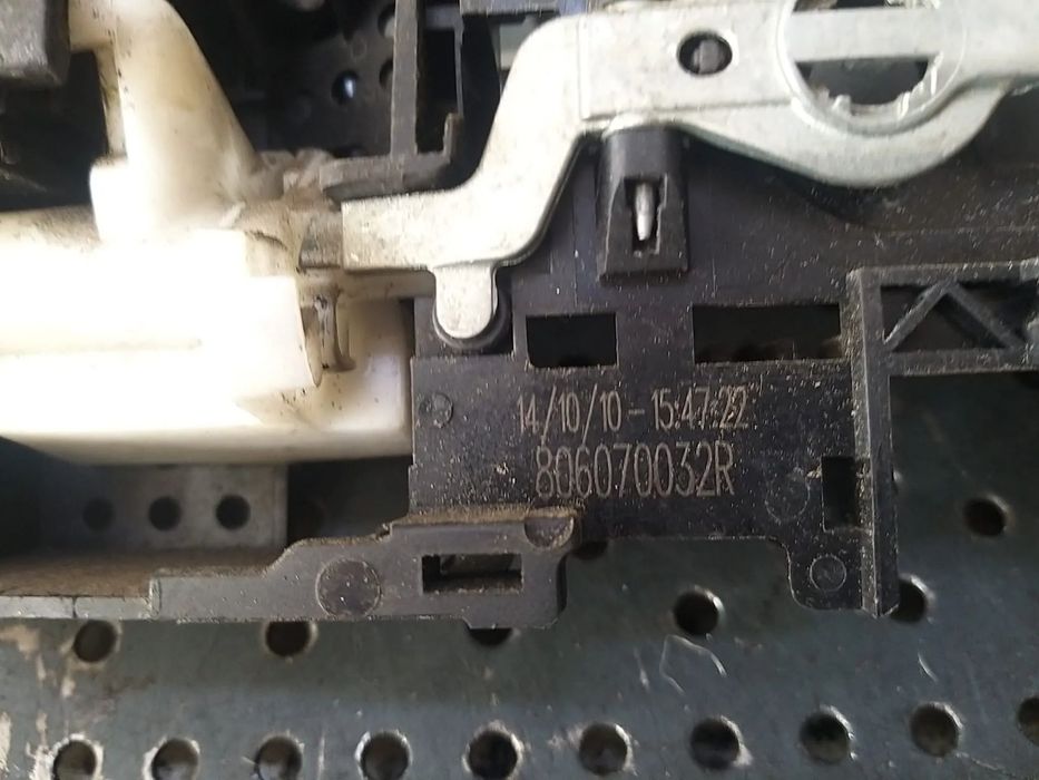 Maner usa stanga fata renault scenic 3 806070032r