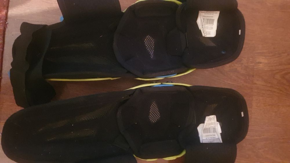 Leatt dual axis наколенники