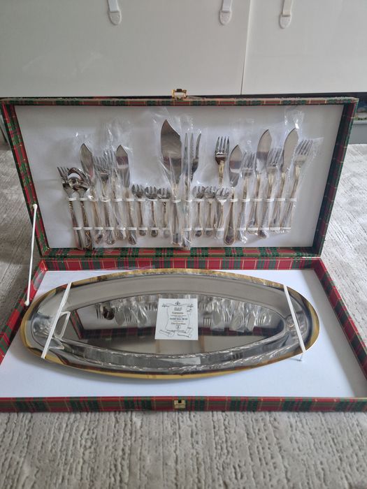 Set complet tacâmuri și platou pește SAF Italia, inox 18/10 placat cu aur, nou