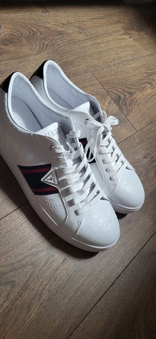 Adidasi barbati GUESS