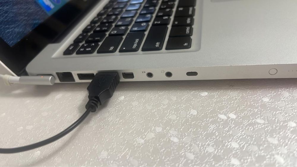 Продаю Макбук (Macbook)