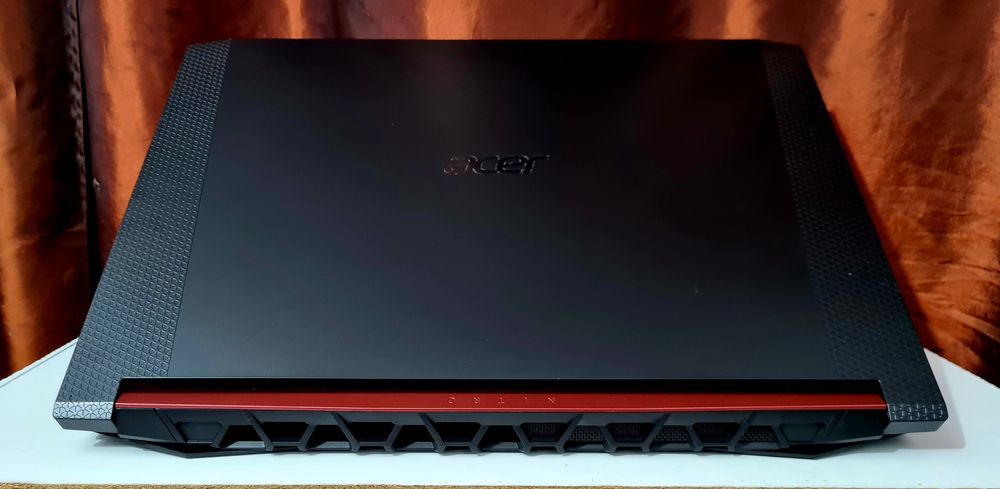 Laptop Gaming Acer Nitro cu ecran mare   si Video RTX