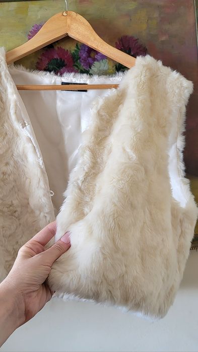 Vesta scurta pufoasa / bolero din blana