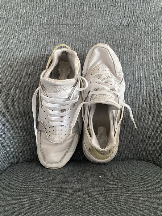 Nike huarache triple white