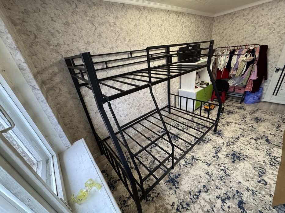 Ikki qavatli krovat. Двухместный кровать. Двухъярусная кровать.