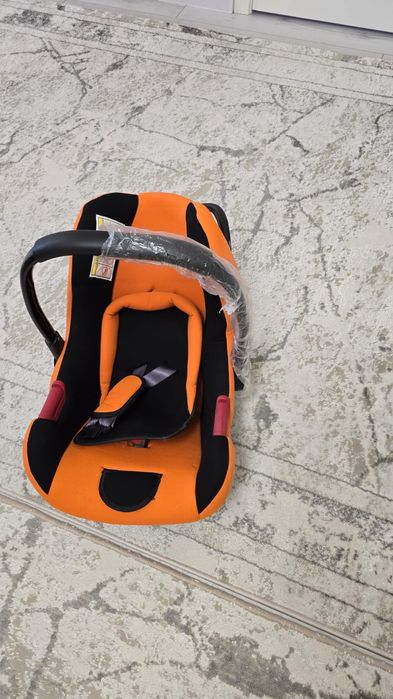 Продам автокресло новый