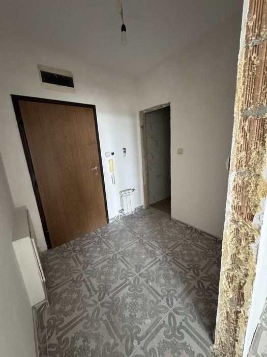 Тристаен Младост 4