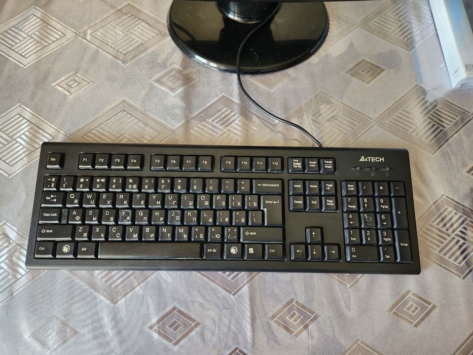 Монитор LG flatron w2043s + клавиатура