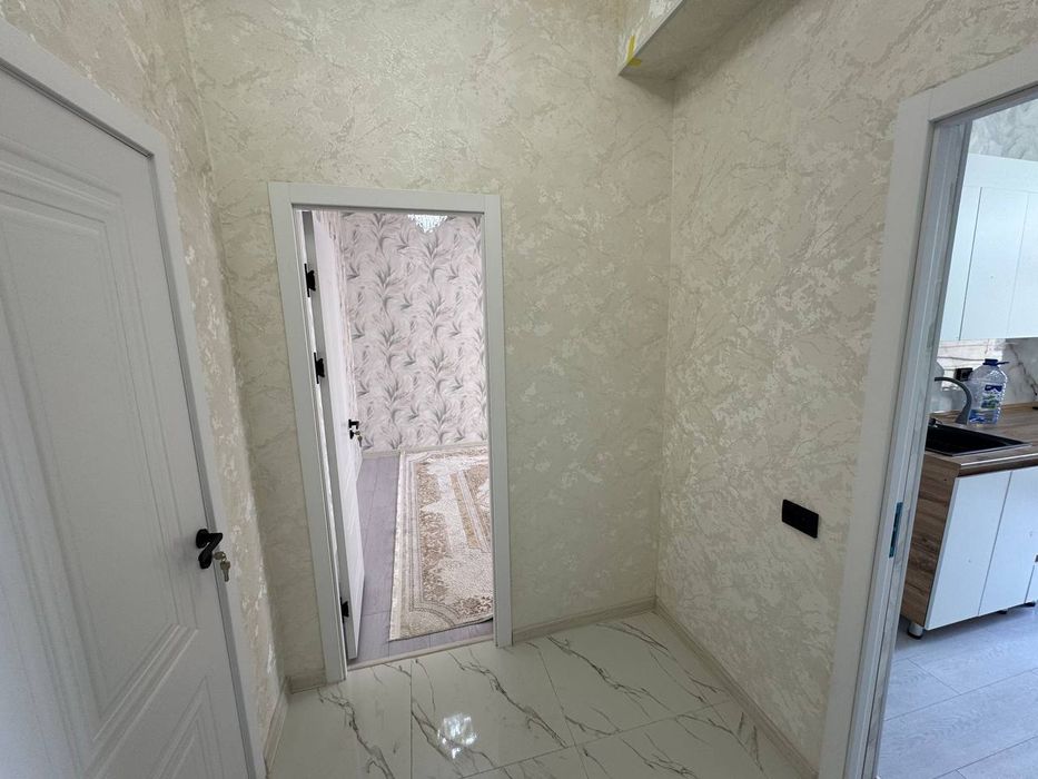 Срочно квартира сотилади янги дом ремонт янги газ бор лакатясси зур