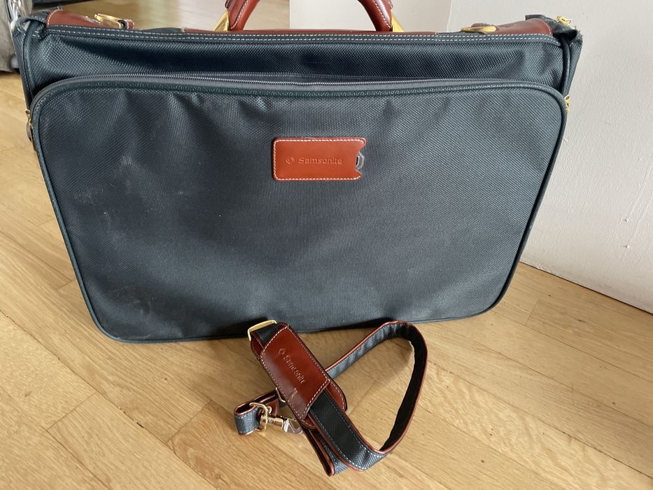 Voiaj/delegatie  Samsonite geantă voiaj/delegație în condiții bune fiind folosită foarte puțin.
