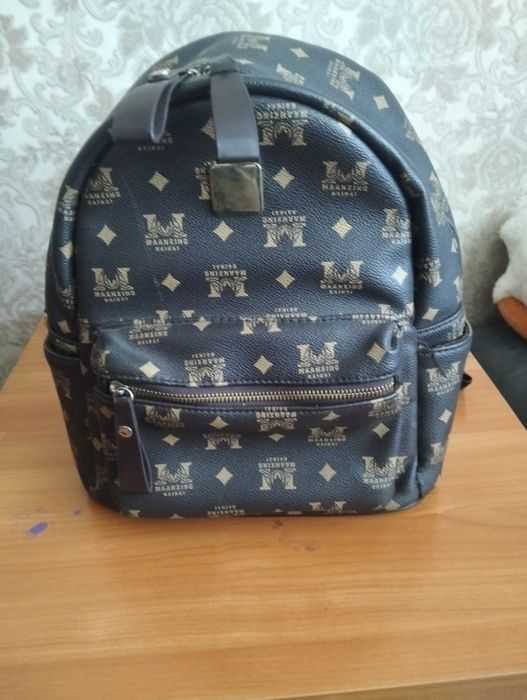 Рюкзаки и сумка.