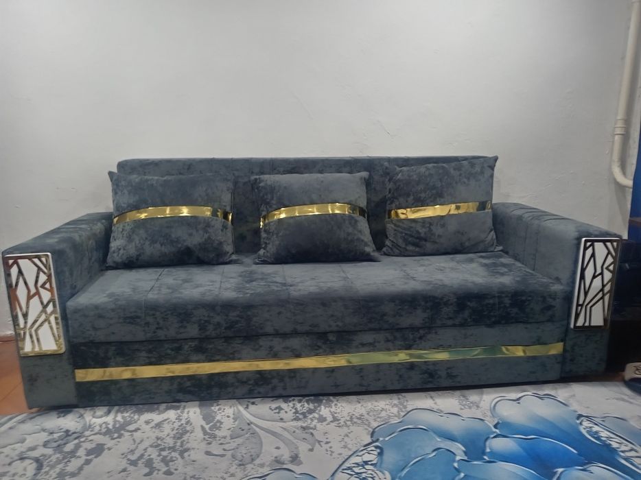 Продам диван в хорошем состояние