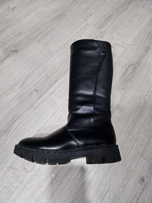 Продам зимние сапоги на девочку