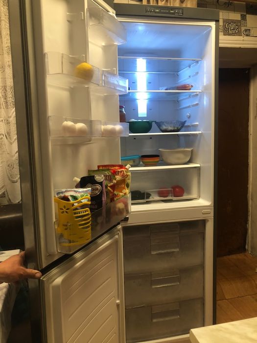 Продам двухкамерный холодильник