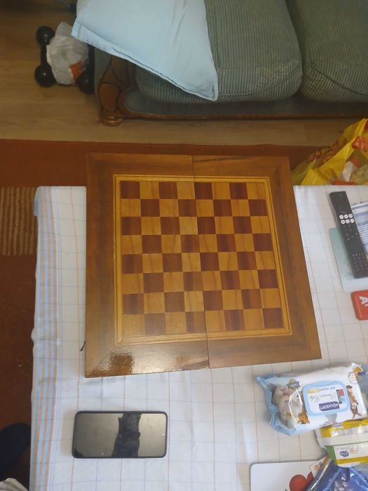 Продавам Шах и табла