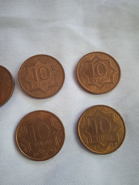 Монеты - тиыны .