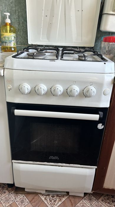 Холодильник и газовый плита