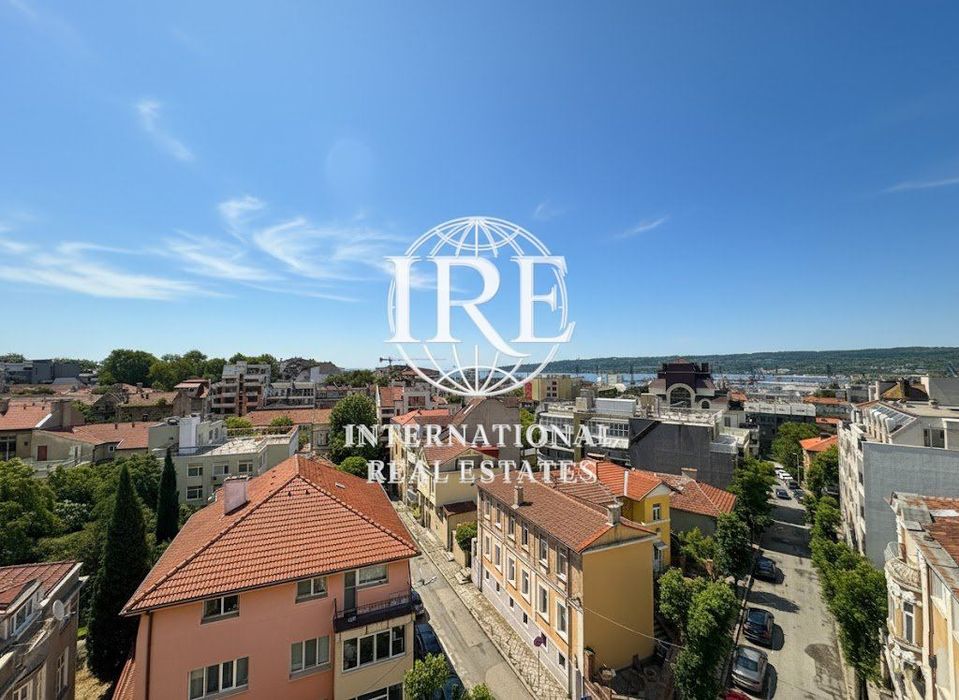 Продава се Четиристаен апартамент в Варна, Център - 188 кв.м за 1112 €/кв.м - Снимка #2