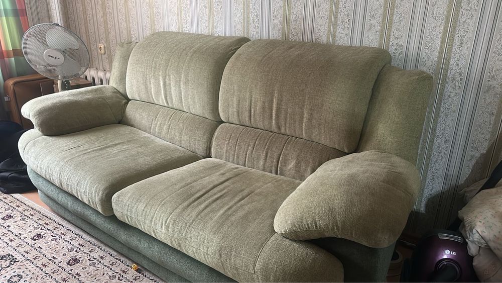 Продам диван с креслом