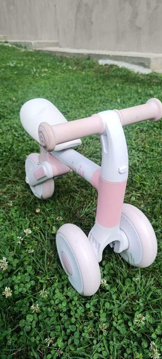 Bicicletă fără pedale / pushbike / tricicleta copii 1-3 ani alb-roz Juju Dody, stare foarte bună