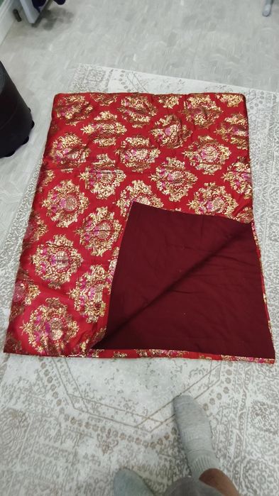 Көрпе жамылатын.