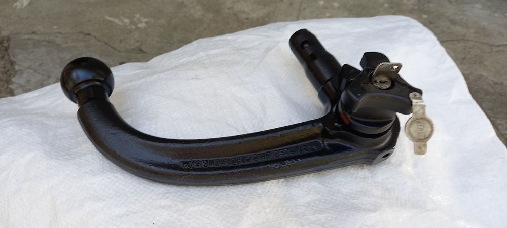 Продавам универсален, оригинален  свалям теглич за Тойота  Rav 4