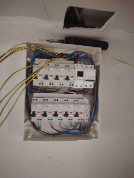 Electrician ANRE | Lucrări Premium • Seriozitate • Siguranță Garantată”