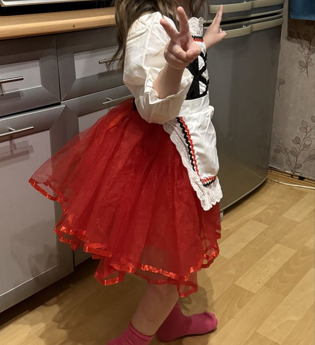 Продам платье на девочку 4-5 лет