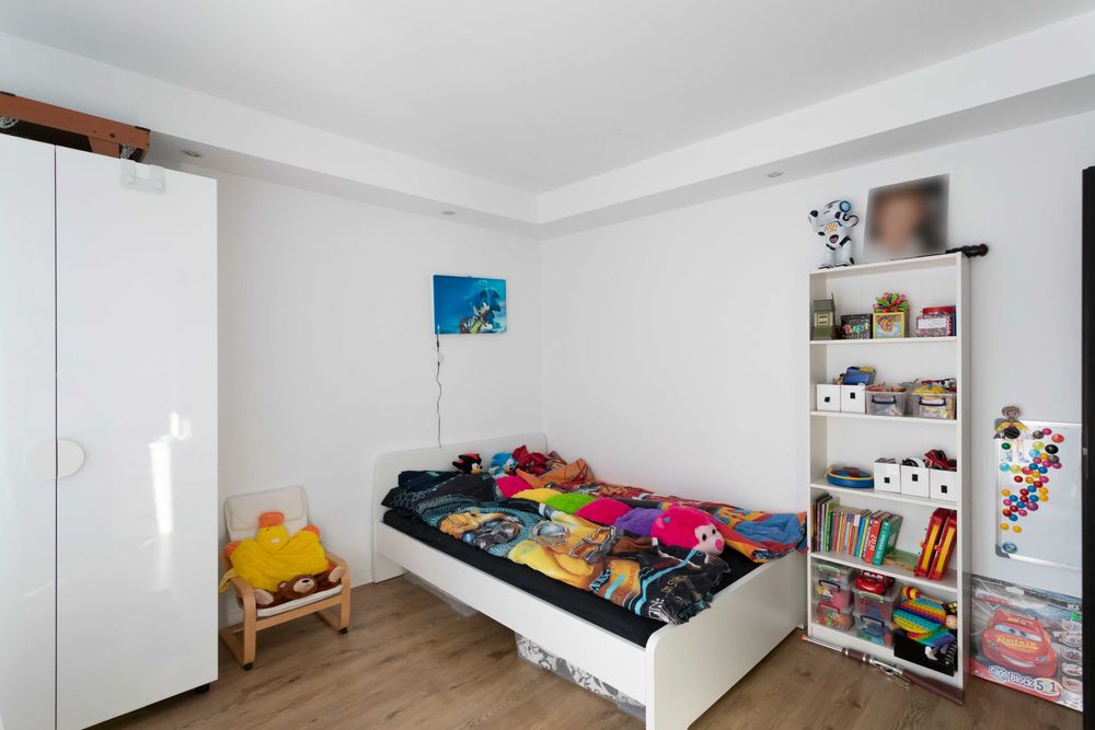 Vilă 4 camere de colț în Cosmopolis | Curte 107 mp | Încălzire în pardoseală | 2 locuri parcare | Lângă Strip Mall
