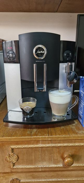Espressor automat Jura Impressa C 75 cappuccino