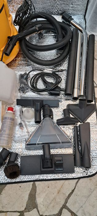 Aspirator profesional pentru tapiterii